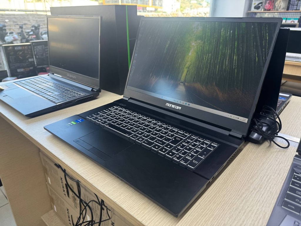 DEV EKRAN MONSTER *İ5 11400H İŞLEMCİ *16GB RAM *1TB SSD *1650 4GB E.K - 4