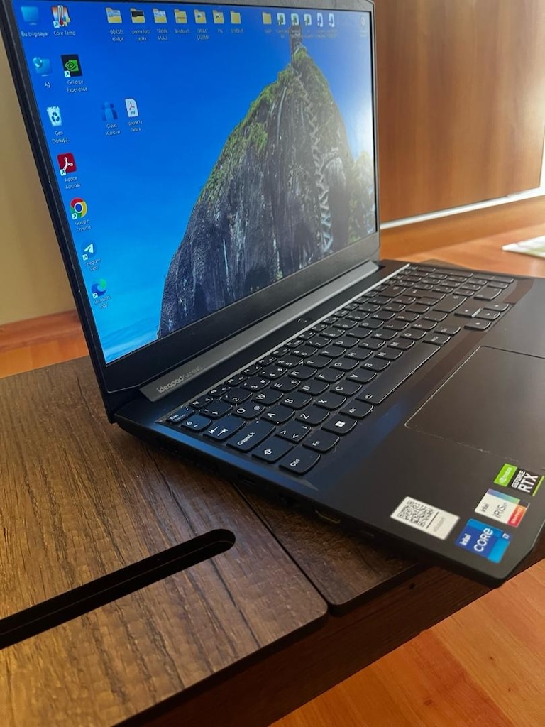 Lenovo IdeaPad Gaming 3 | i7-11370H | RTX 3050 | 16GB RAM | 165Hz - 2