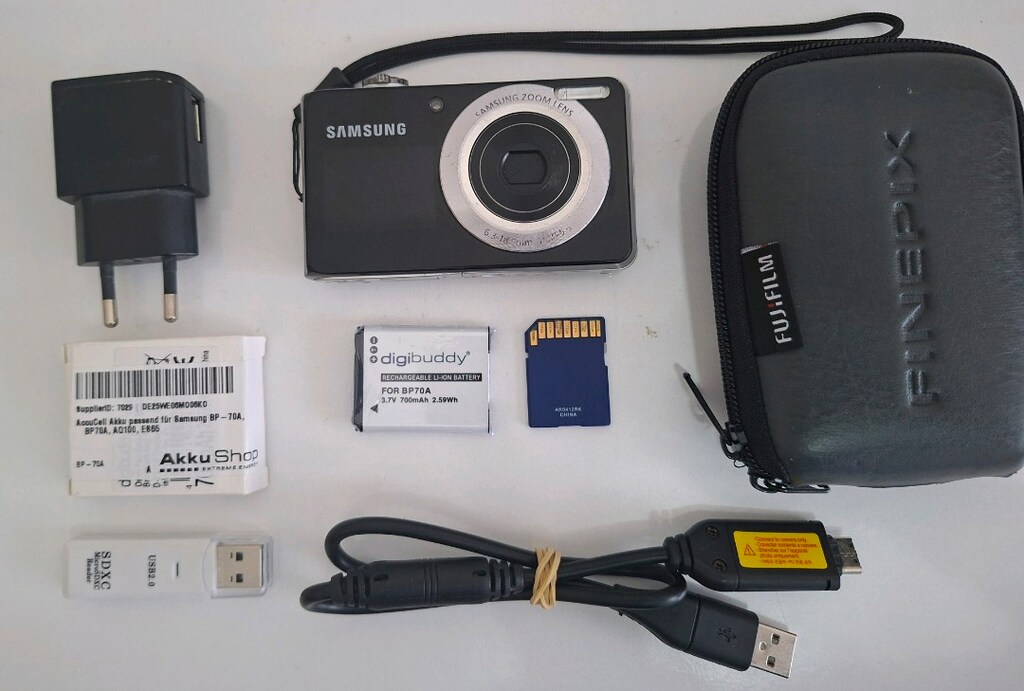 Samsung PL100 Dijital Fotoğraf Makinesi 12.2 Megapiksel Çift Ekranlı - 8