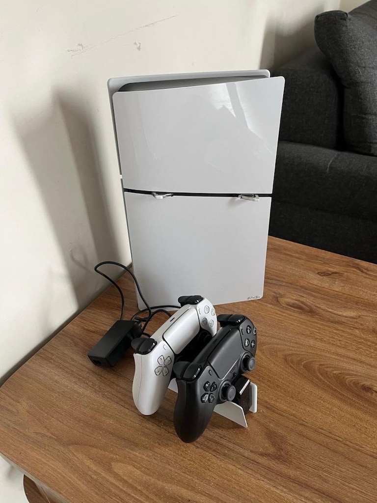 Temiz Playstation 5 Slim 1TB+2 kol+kol sarj unitesi (yurtdisi) - 3