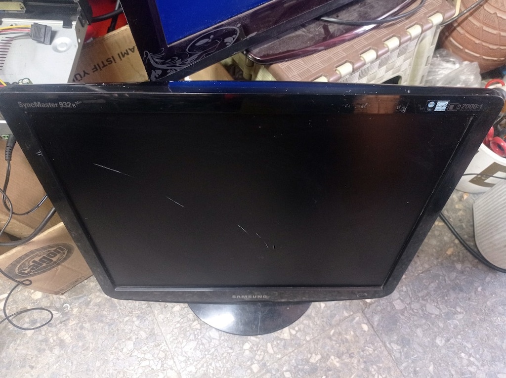 19 inç Kare VGA ve DVİ monitör - 6