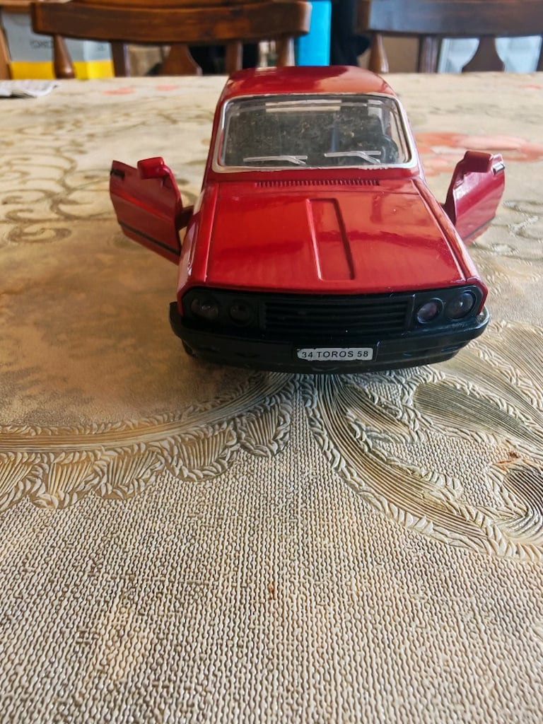 kinsmart marka 1957 Chevrolet Corvette ve Hummer araba ve toros araba - 7