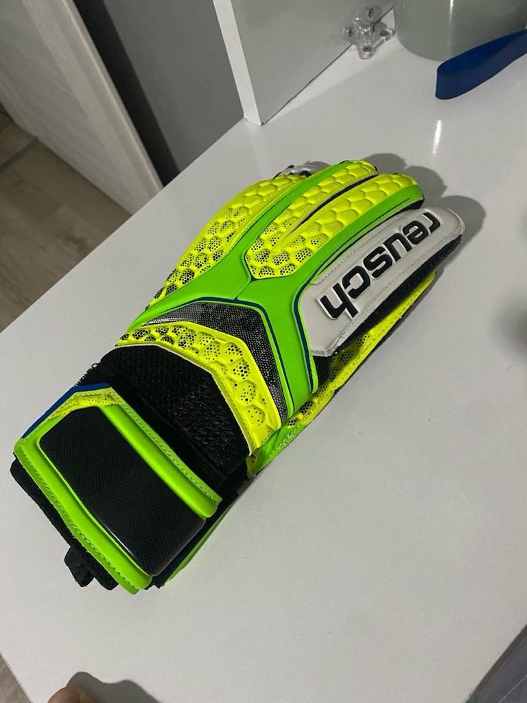 reusch kaleci eldiveni