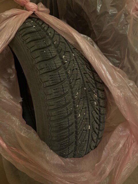 Goodyear UltraGrip 225/45 R17 94V XL kışlık lastik. DOT 3722 (2022 37