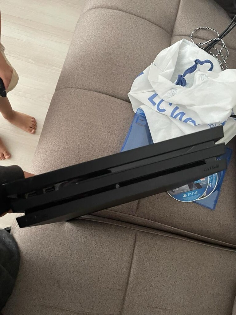 PS4 Pro 1 TB 2 Kol - 9