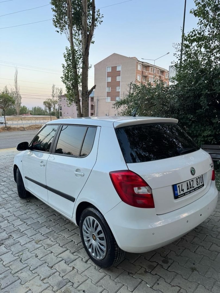 Skoda Fabia 1.2tsi . klima kalorifer aktif - 8