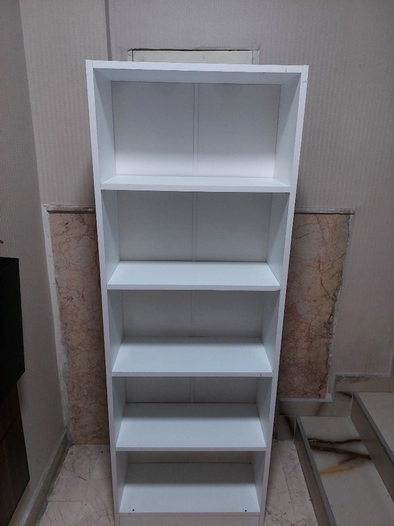 5 raflı kitaplık. Ölçüler resimde var. Ürün temiz . - 7
