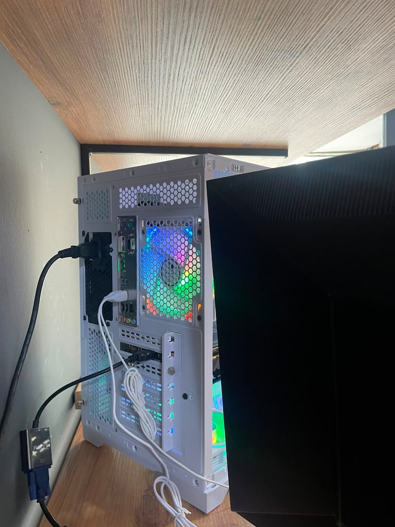 Temiz Beyaz Kasa Set! Ryzen 5 3500X - GTX 1660 Super - 16GB RAM - 3