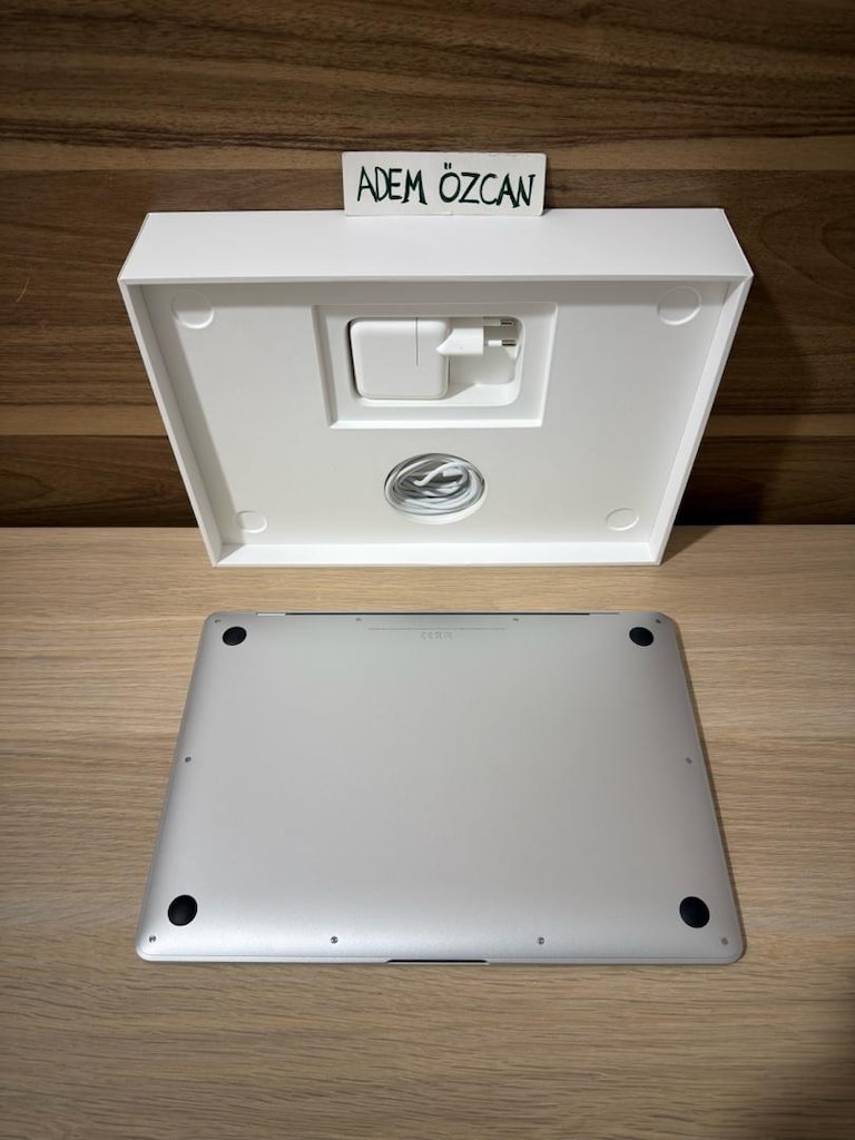 MacBook Air / M1 / 13 inç / 8 GB Ram / 256 GB Ssd - 7