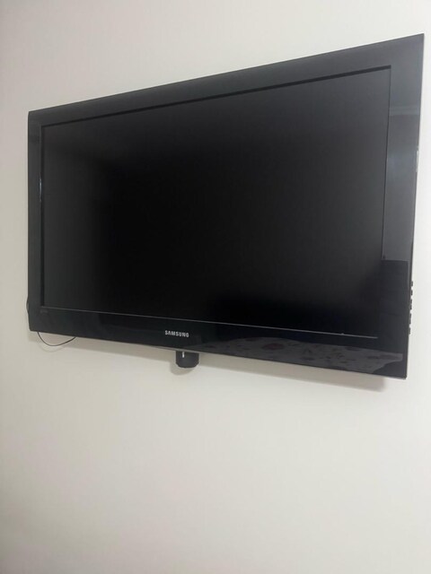 SAMSUNG LCD TV 40’ 102cm