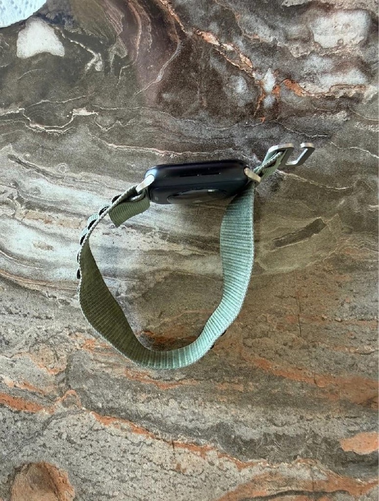 Apple Watch SE 44 mm (Siyah Renk) - 2