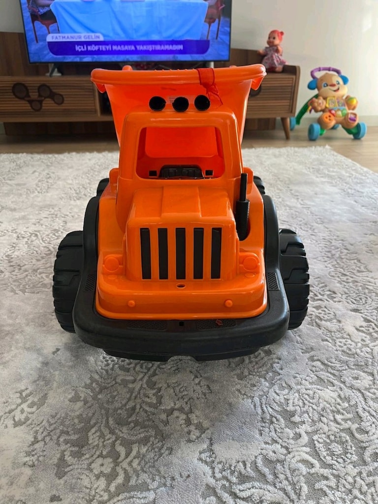 Büyük Sağlam Damperli Kamyon