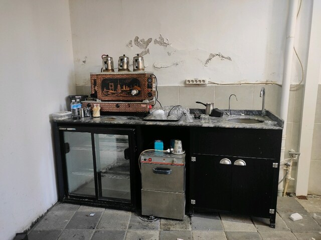 çok temiz cafe tezgah mermerli bardak yıkama makinası çay kazanı vs