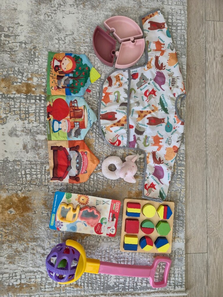 bebek oyuncak, önlük, bebek ahşap puzzle ve oioi marka yemek tabağı - 4