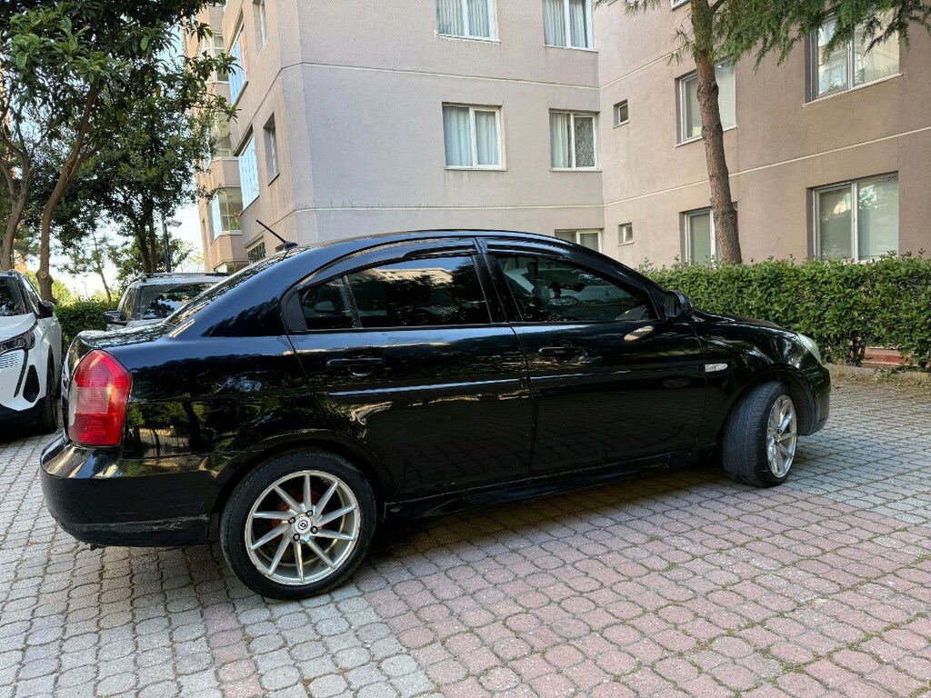 Hyundai Accent - 2