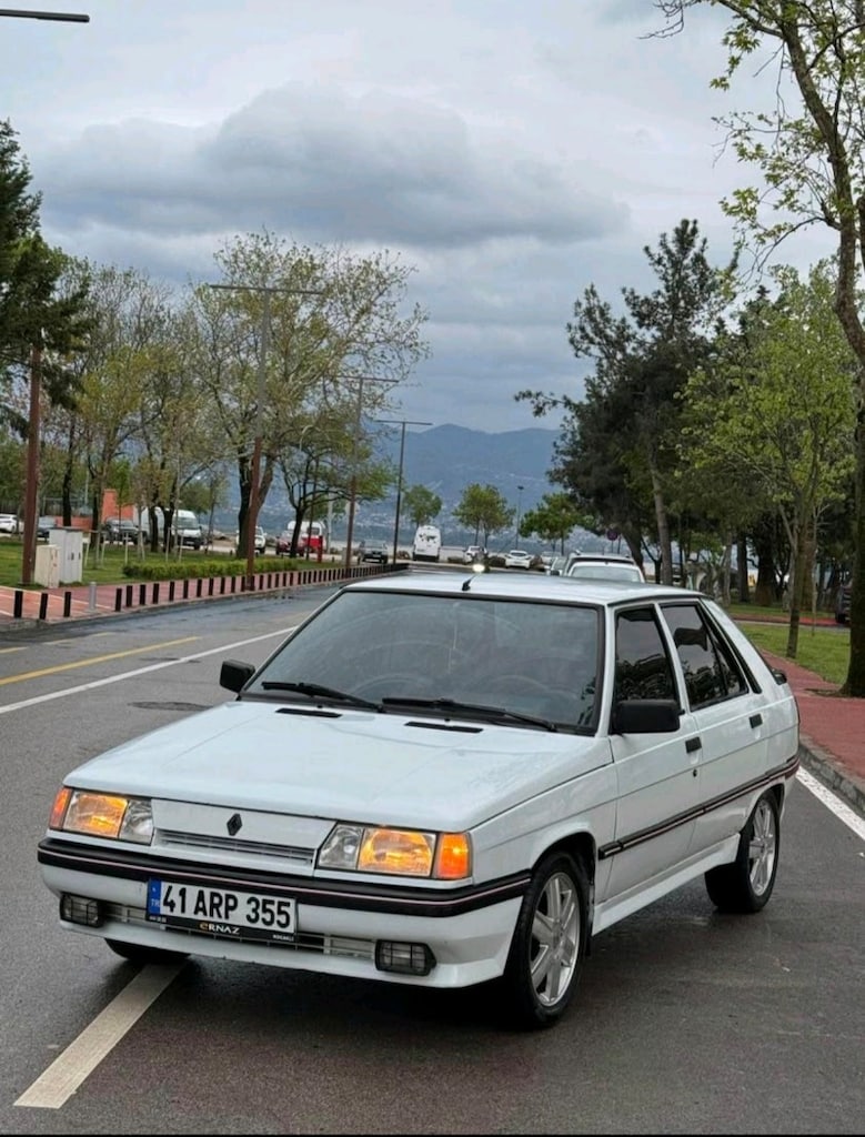 Renault 12