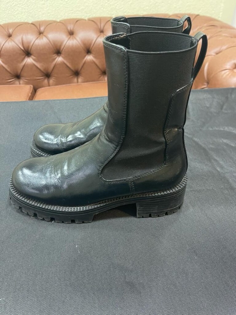 ZARA DERİ KADIN BOT