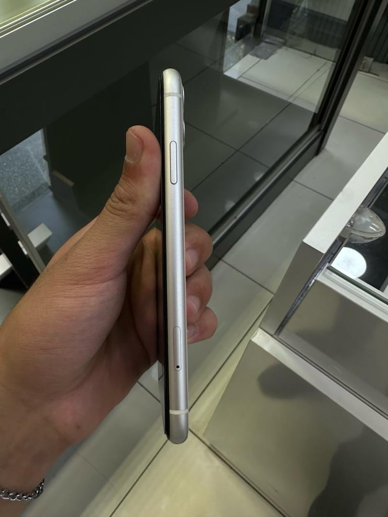 11 düz 64 gb pil 74 garantisi bitmiş - 2