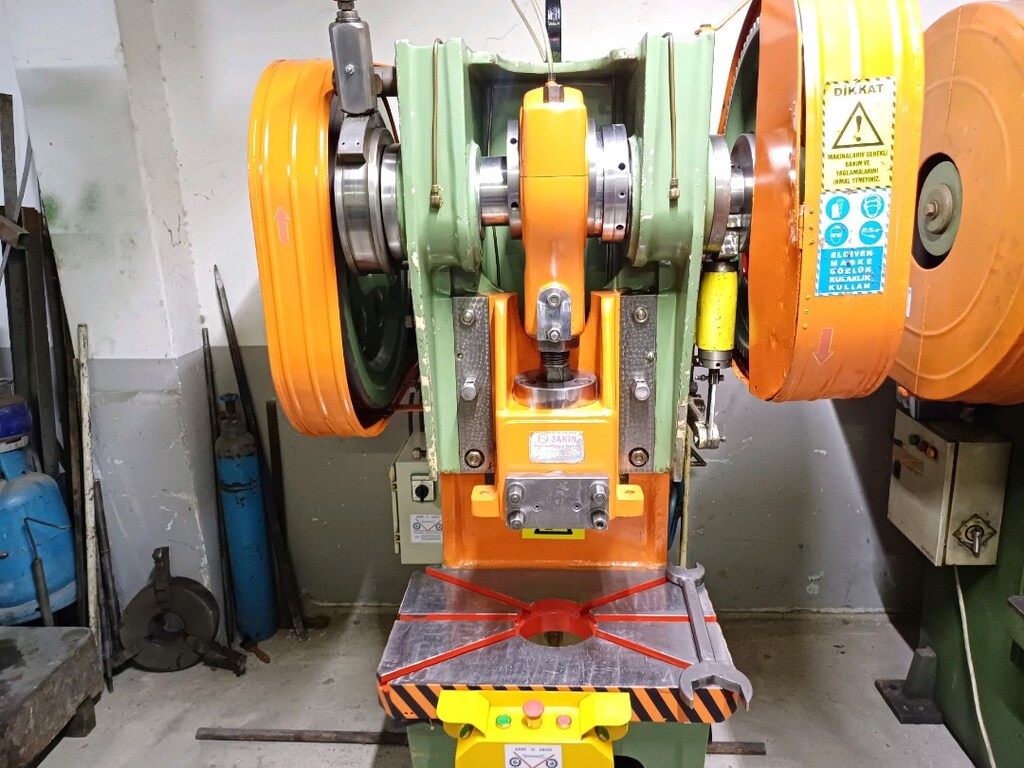 60 TON ŞAHİN MARKA ANGARAJLI EKSANTRİK PRES - 9