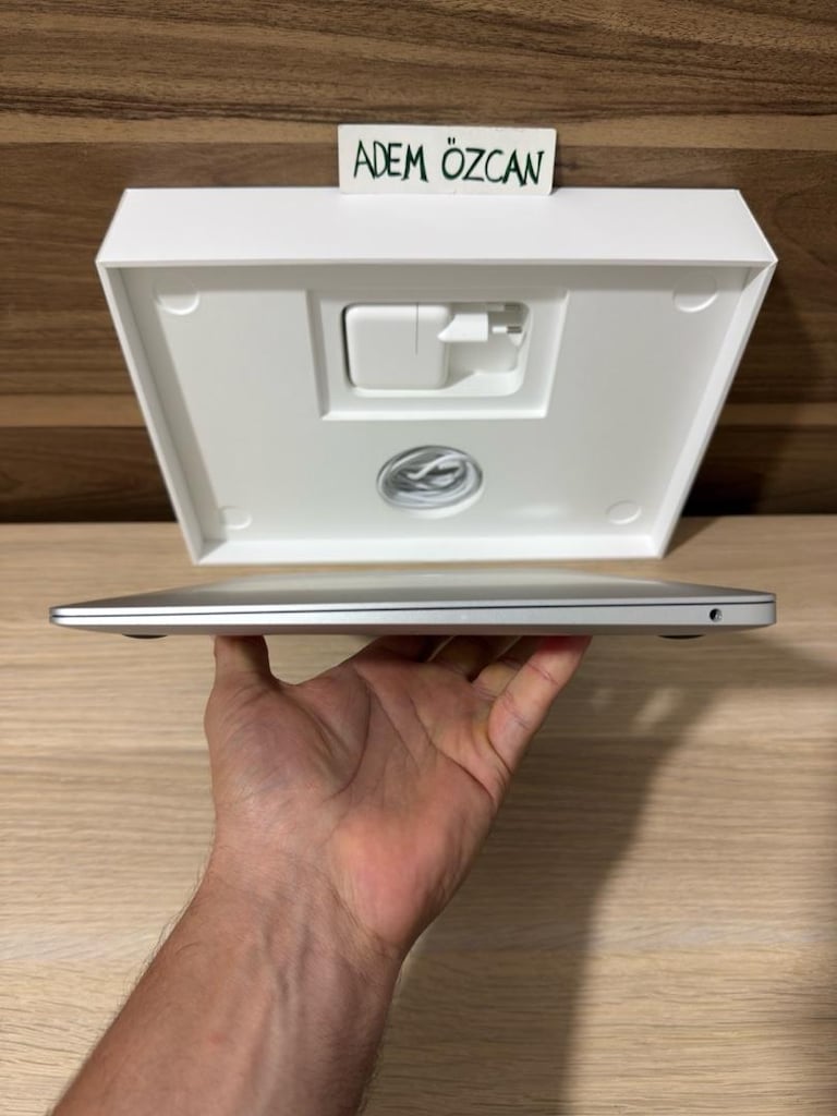 MacBook Air / M1 / 13 inç / 8 GB Ram / 256 GB Ssd - 6