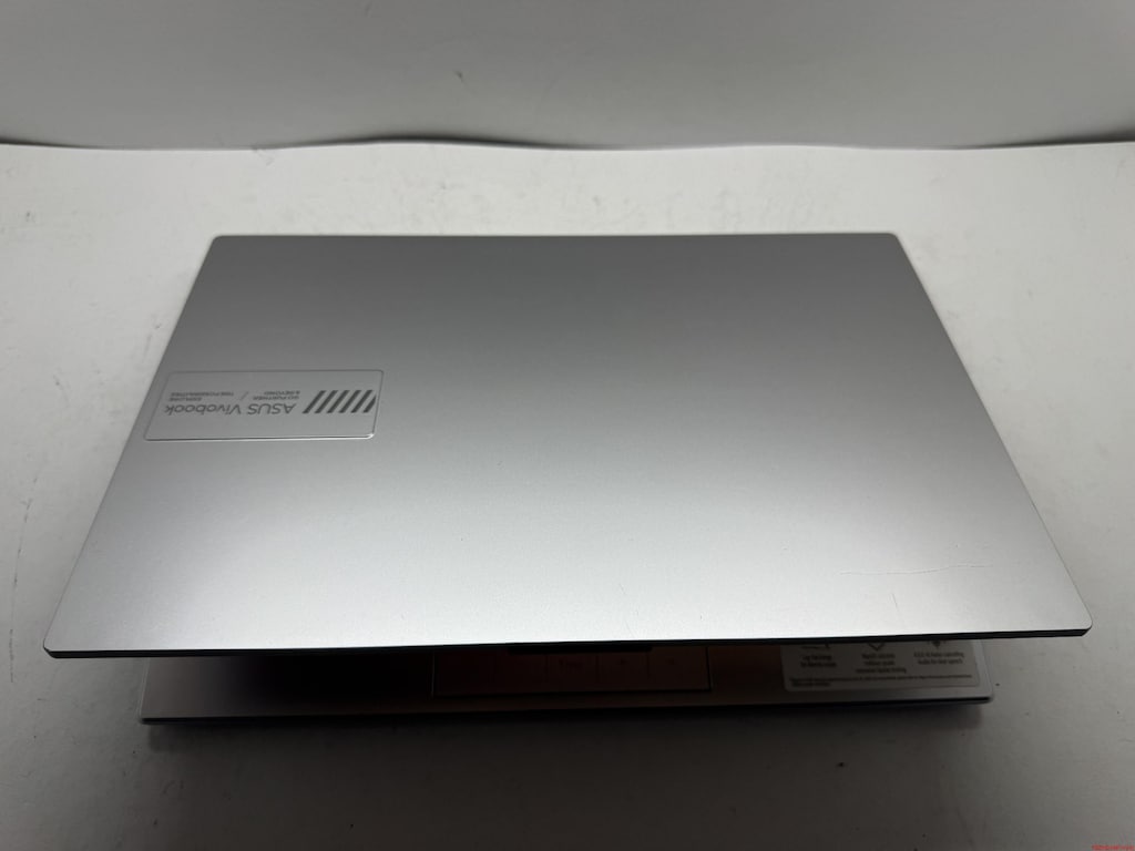 ASUS VİVOBOOK AMD RYZEN 5 İŞLEMCİ 8 GB RAM 512 M2SSD - 8