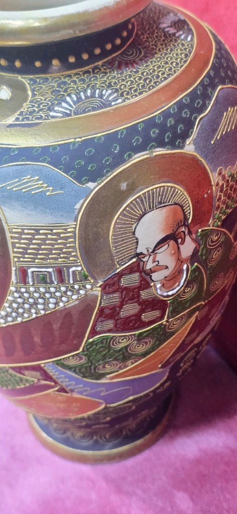eski japon satsuma tarzı altın yaldızlı fügürlü vazo - 6