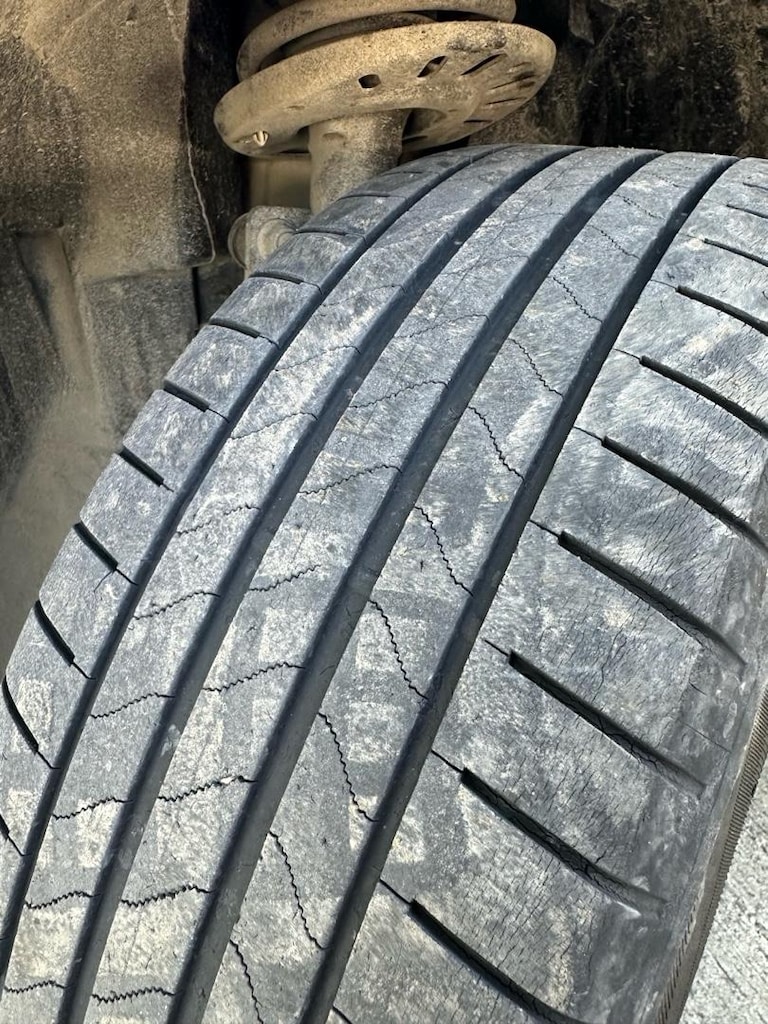 205/55/17 brigstone turanza lastik - 4