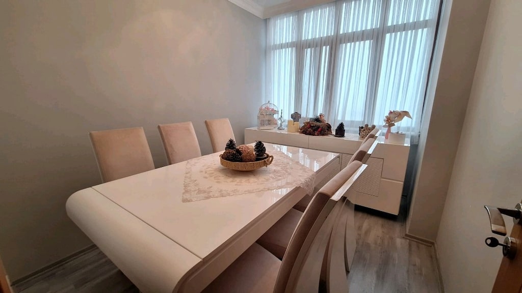 Beyaz Yemek Masası ve Sandalyeler Konsol - 3