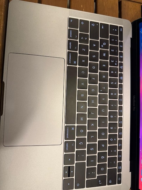 Apple MacBook Pro 2017 - 4