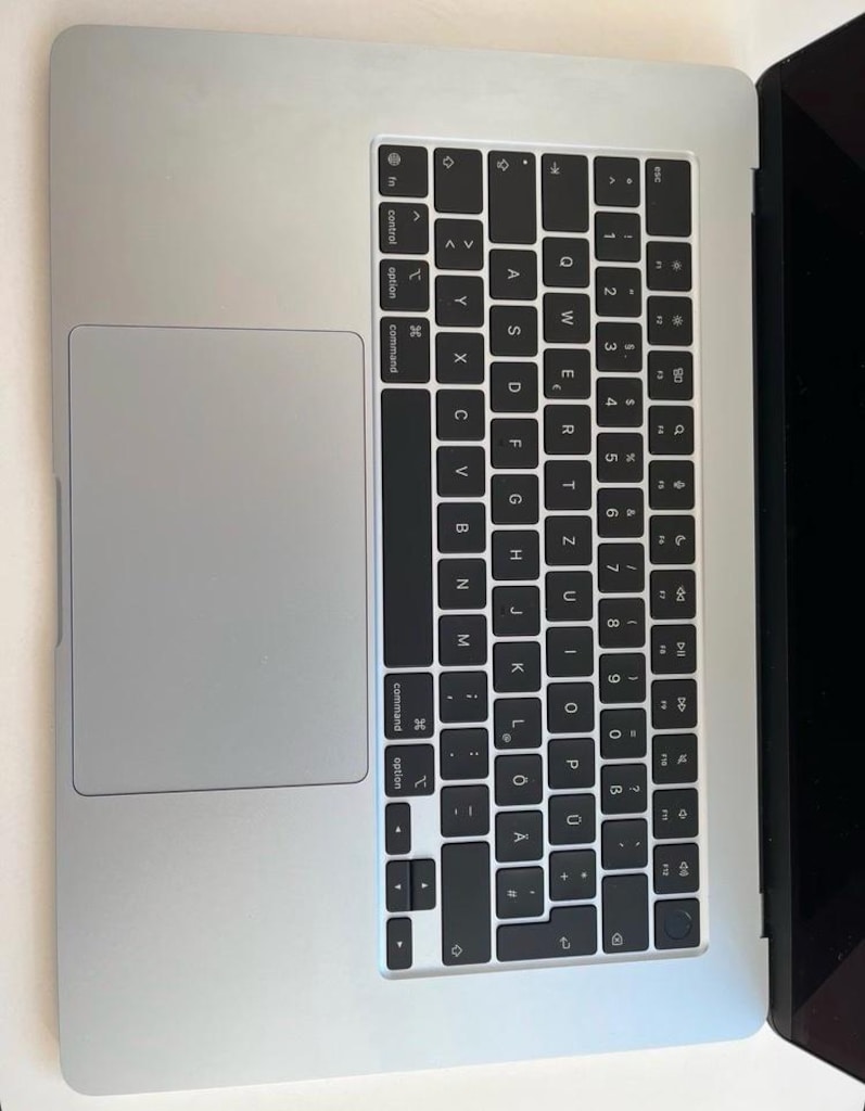MacBook Air m4 - 3