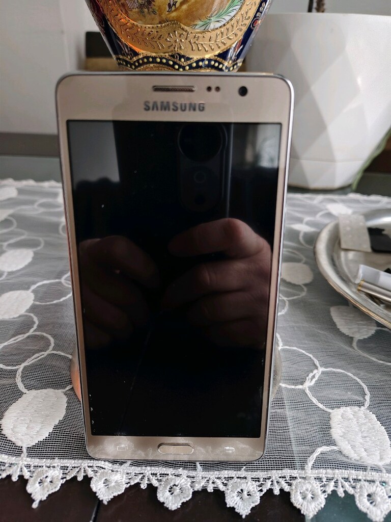 SAMSUNG GALAXY ON7 - 10