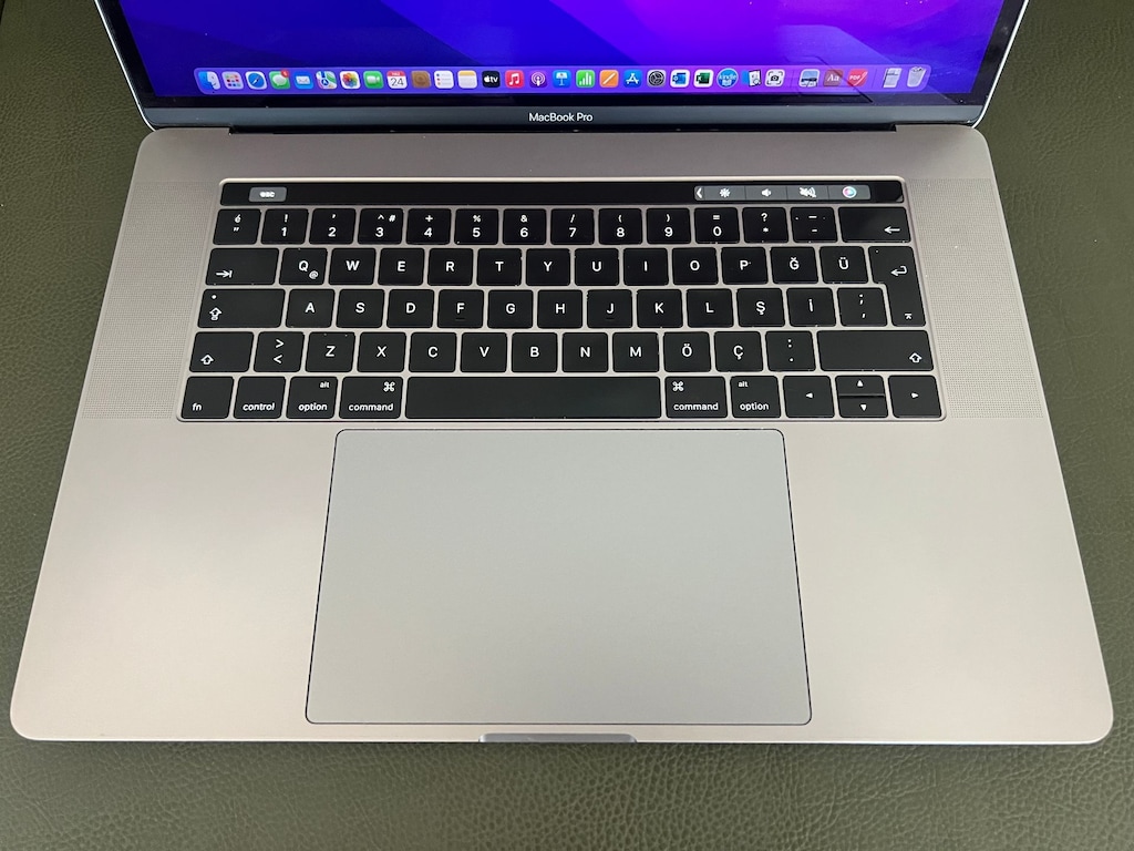 MacBook Pro 15 inç (2016) - i7 / 16 GB RAM / Sorunsuz Çalışır Durumda - 7