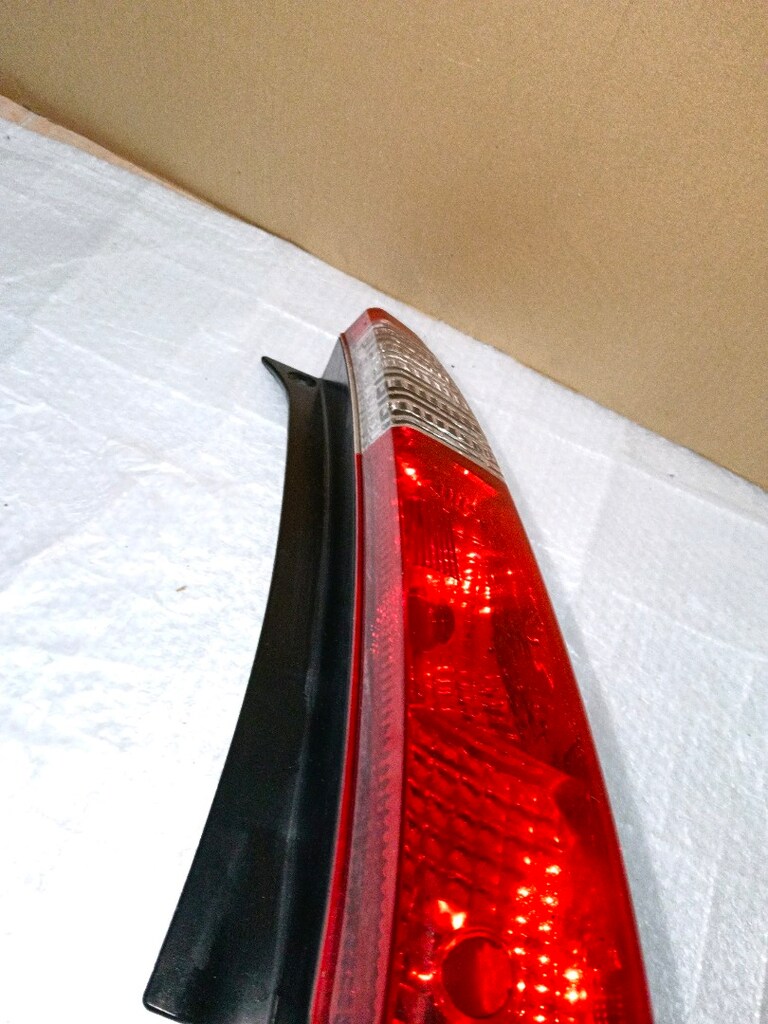 Honda crv 2005 2006 sağ arka stop orjinal sökme çok ufak bi çatlağı va - 18
