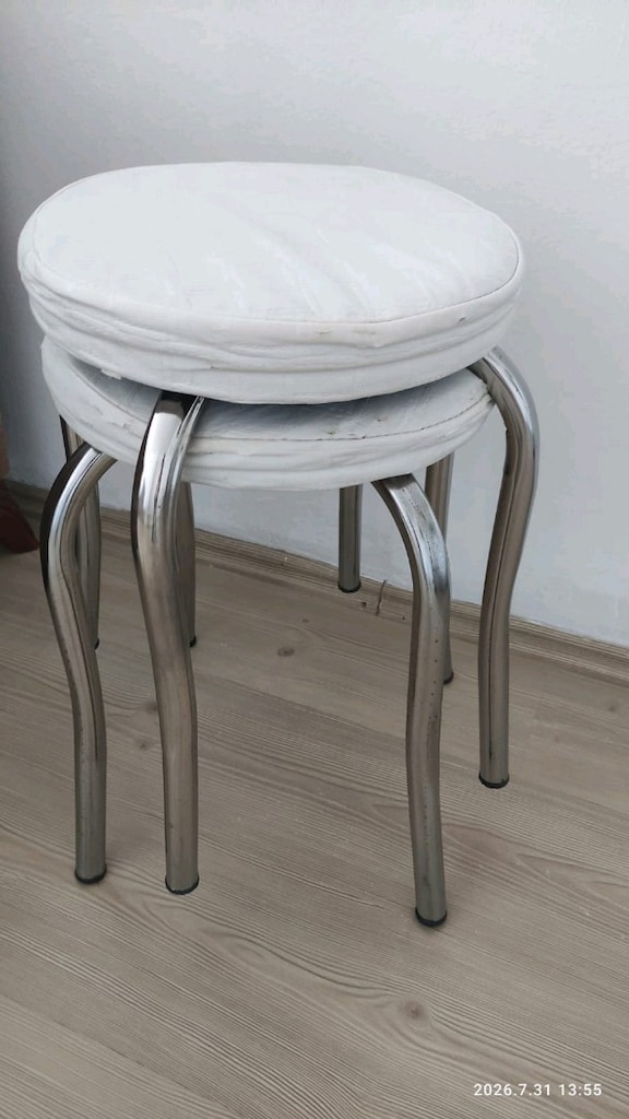 3 masa ve 2 küçük sandalye - 4