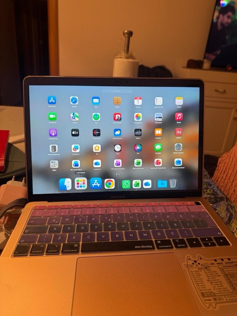 MacBook Air 18 - 13