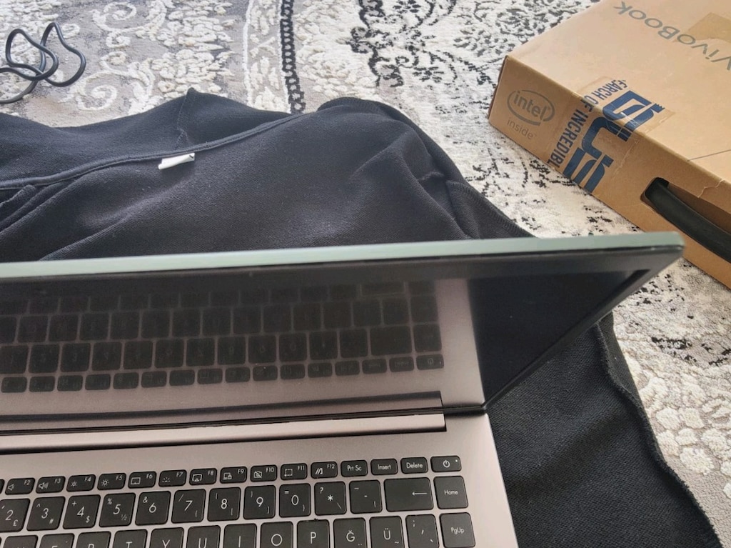 Asus Vivobook - 6