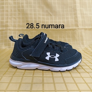 28.5 numara orjinal UNDER ARMOUR marka spor ayakkabı.