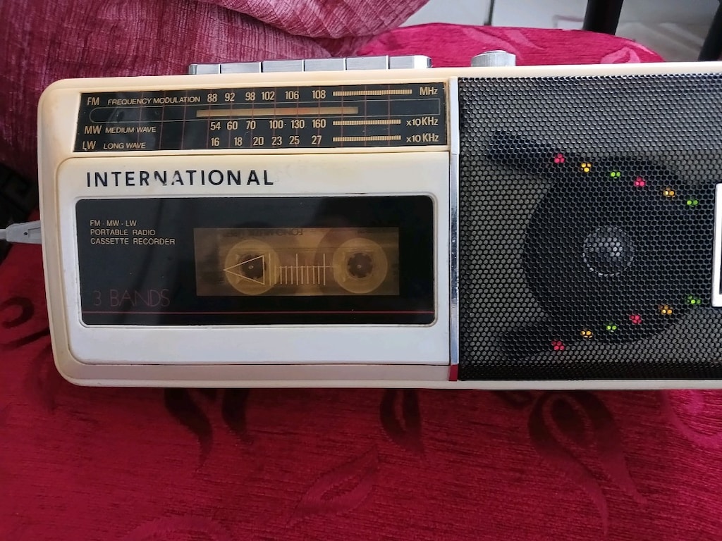 kaset çalar ve radyo saglam çalışır (antika ) - 3