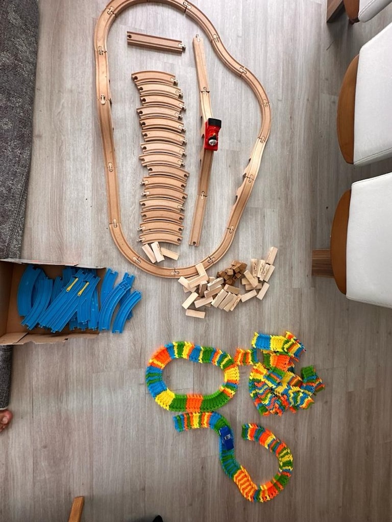 Magic tracks Renkli Bağlantılı Yol Seti +Mini pilli Araç - 6