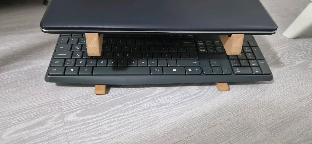 Laptop Yükseltici Stand – Sağlam ve Temiz - 4