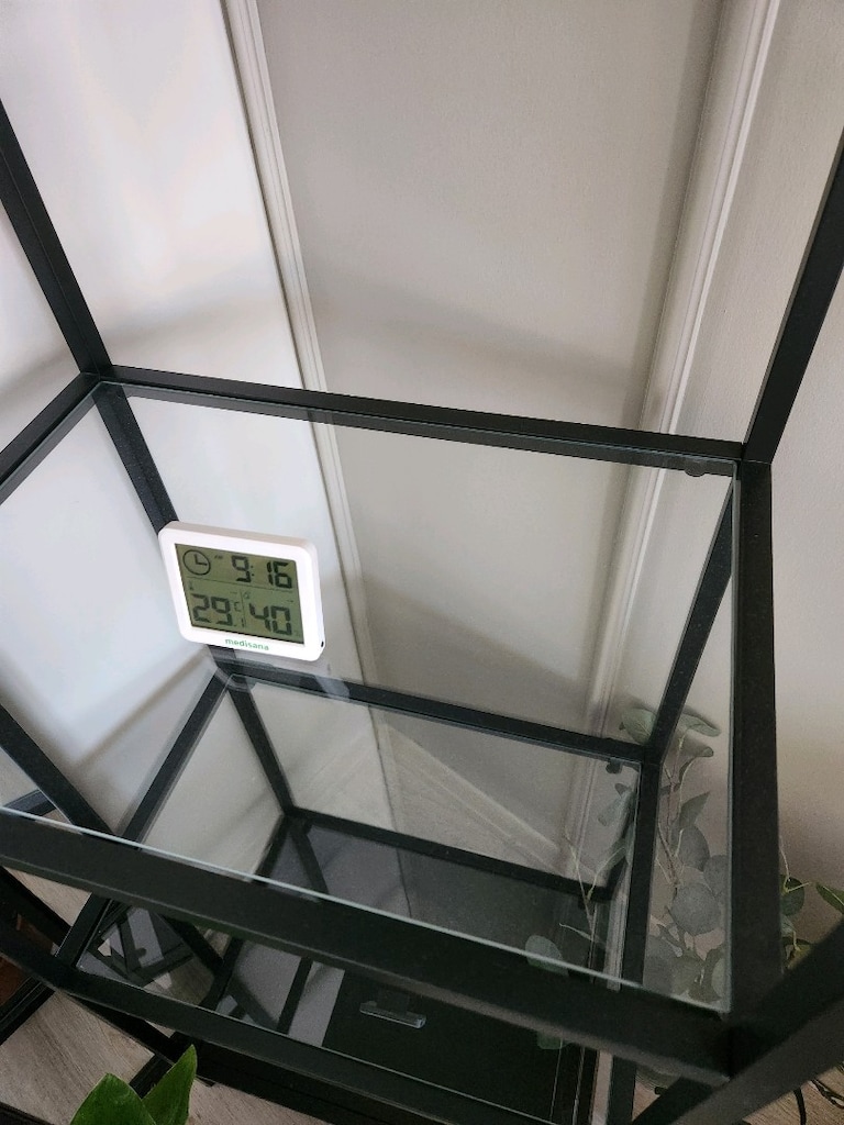 ikea camlı rafli vitrin - 3