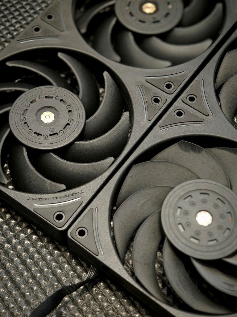 Thermalright 240mm Reverse ve Düz ARGB Fan - 2