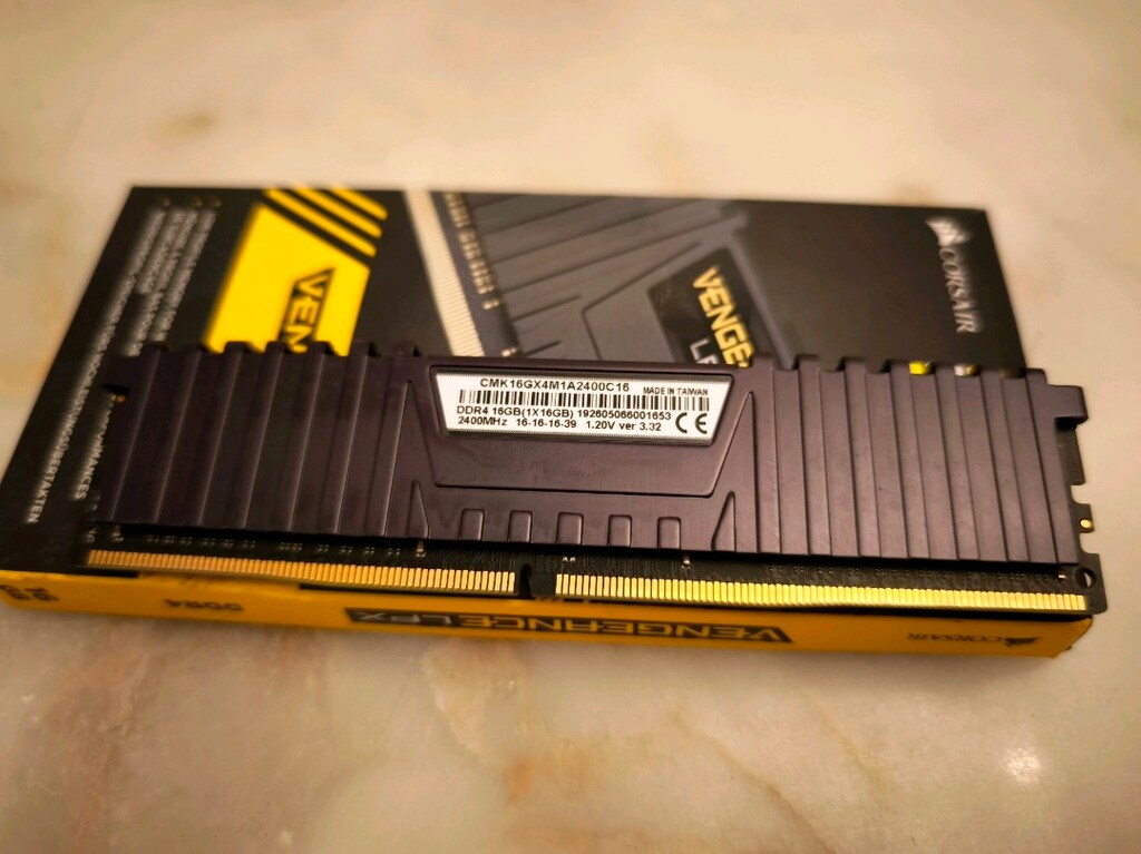 Corsair 16Gb DDR4 2400Mhz XMP Ram - 5