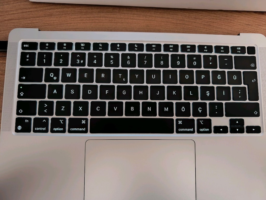 M1 Macbook Air (MONİTÖR HARİÇ) 8/256 GB - 8