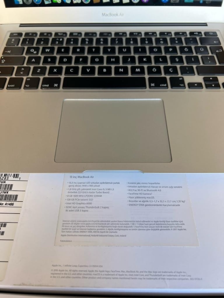 Apple MacBook Air 13.3” i5-5250 8gb Ram 128gb - 3