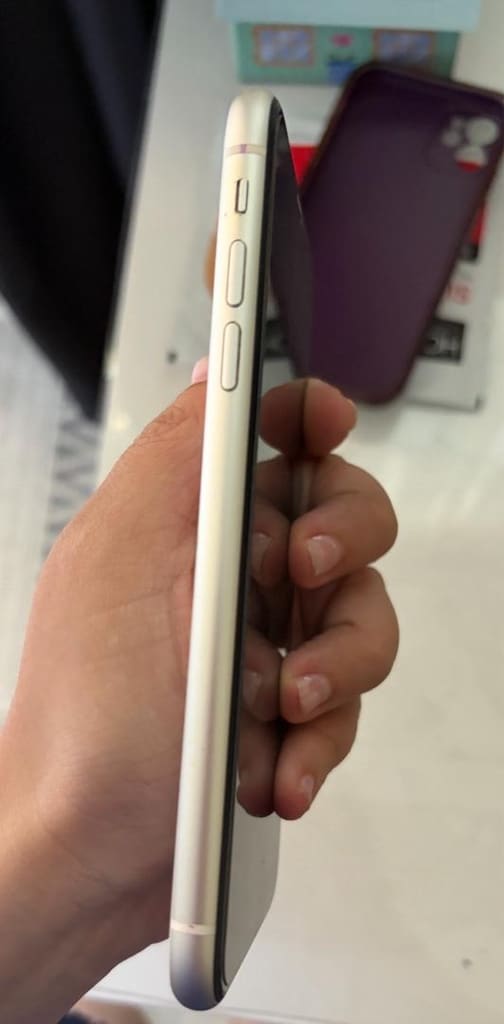 İphone 11 Beyaz 128 gb - 5