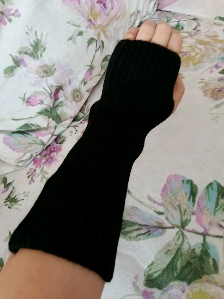 Akrilik trikosiyah kolluk eldiven.Sıfır üründür.3çiftin toplamfiatıdır - 4