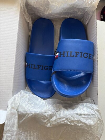 TOMMY HILFIGER ERKEK 42 NUMARA ORİJİNAL TERLİK KUTUSUNDA