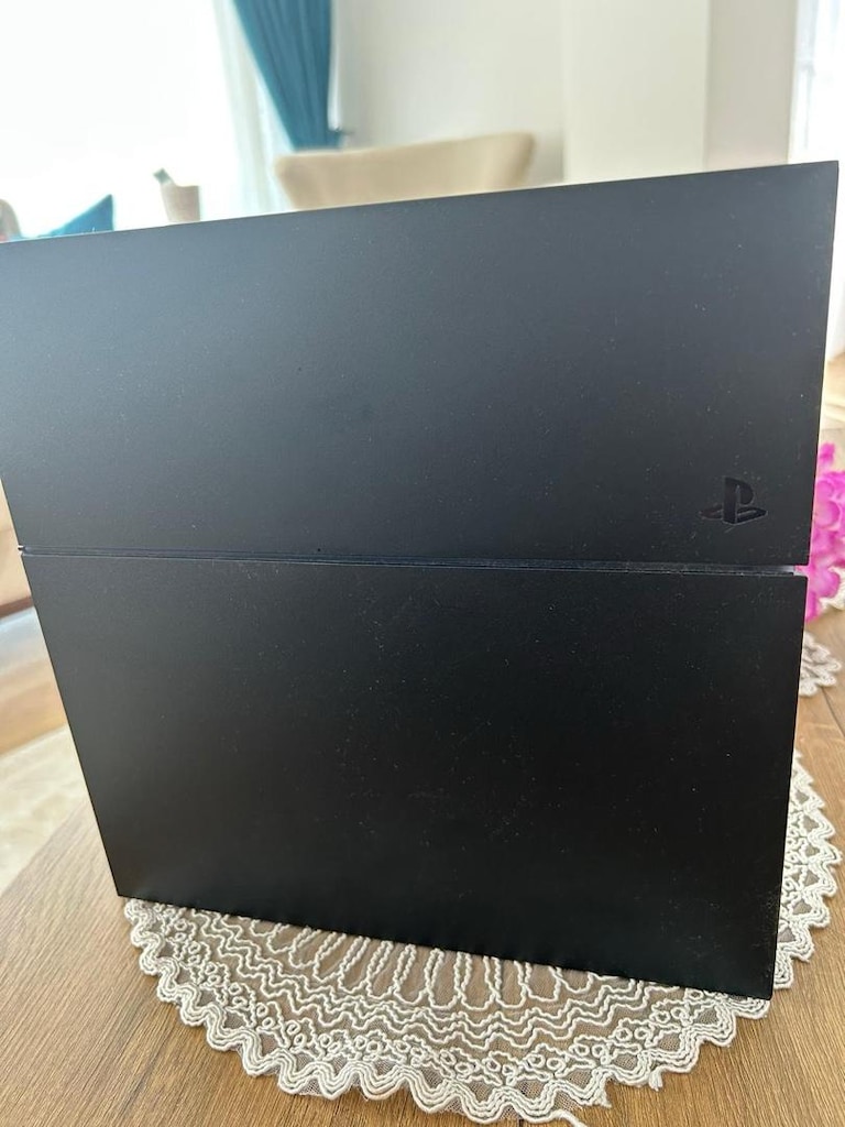 Temiz Kullanılmış PS4 1 TB – 2 Kollu - 3