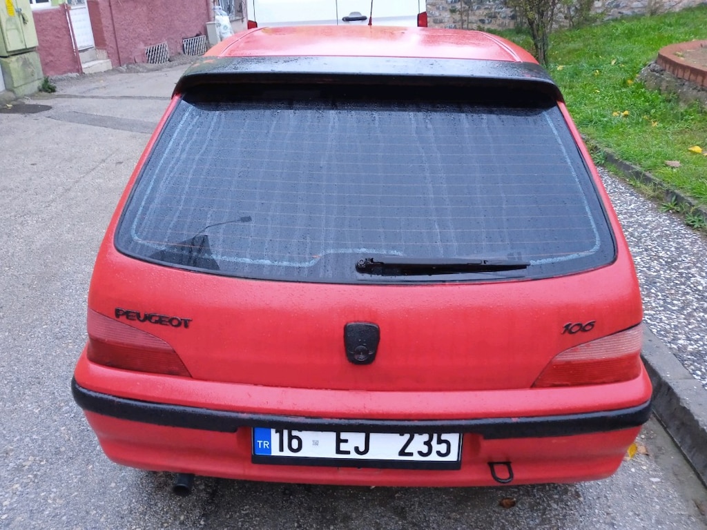Kırmızı Hatchback Araba 1998 orjinal muayne sigorta yeni2028 e kdr - 2